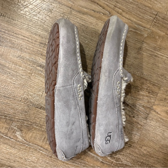 Grayish blue UGG loafers - Picture 4 of 6